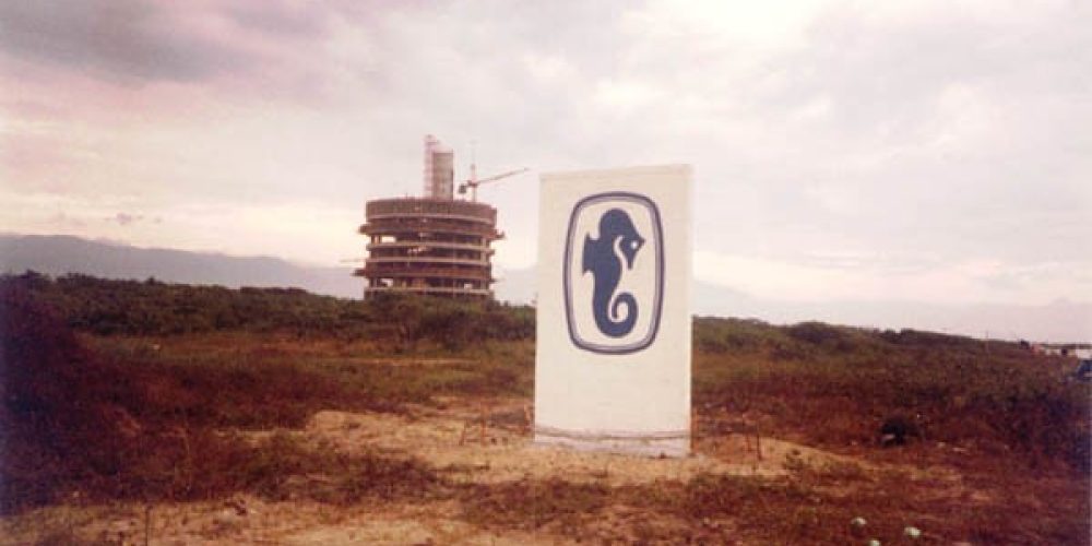 1984 - Construção do Riviera Flat, o primeiro prédio a ser erguido na Riviera.