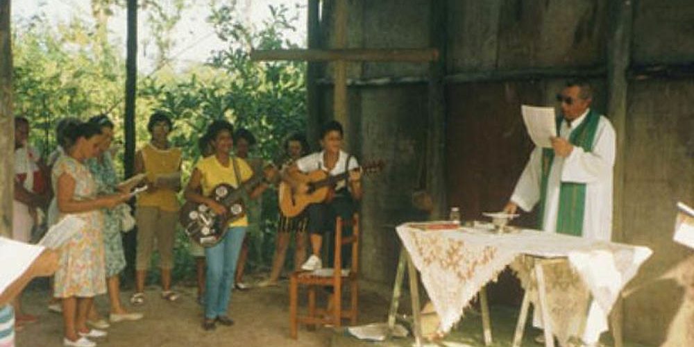 1988 - Primeira missa realizada na Riviera, em área improvisada no Viveiro de Mudas.